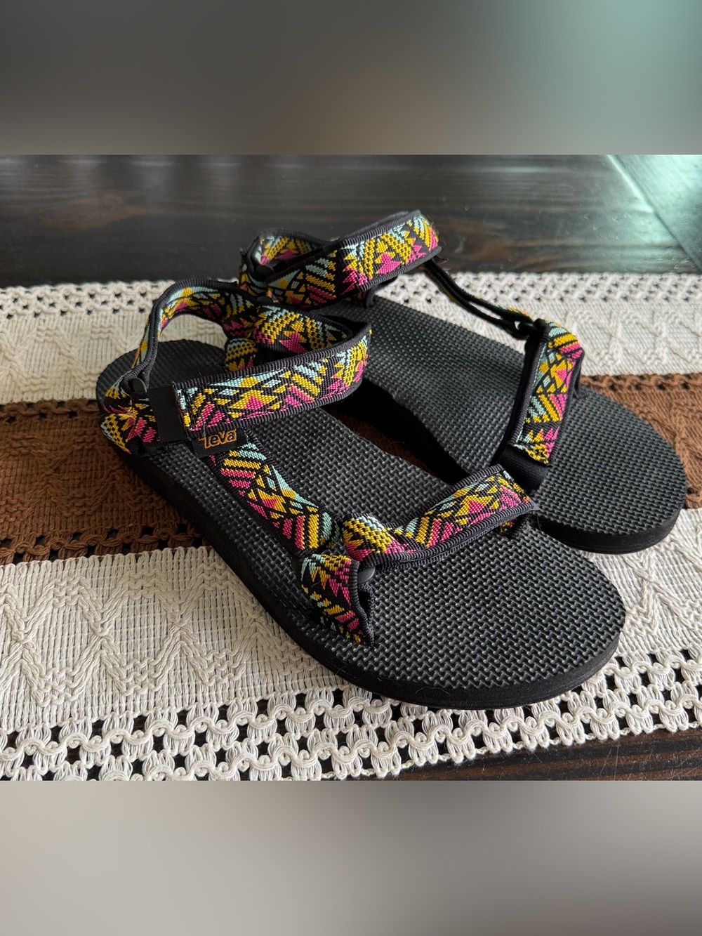Teva Women’s Boomerang Pink Lemonade Universal Velcro Sandals Size 7